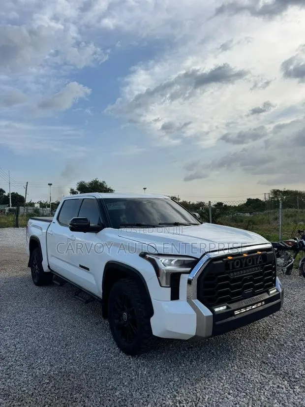 Toyota Tundra Limited CrewMax 5.5' Bed 2024 White · Photo 1