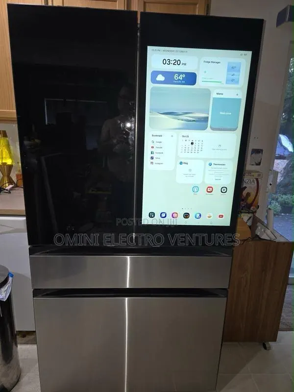 4 Doors Samsung Smart Family Hub Refrigerator · Photo 1