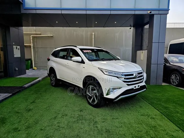 Toyota Rush 2023 White · Photo 1
