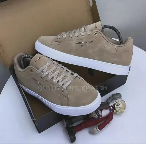Brown and White Tommy Hilfiger · Photo 1