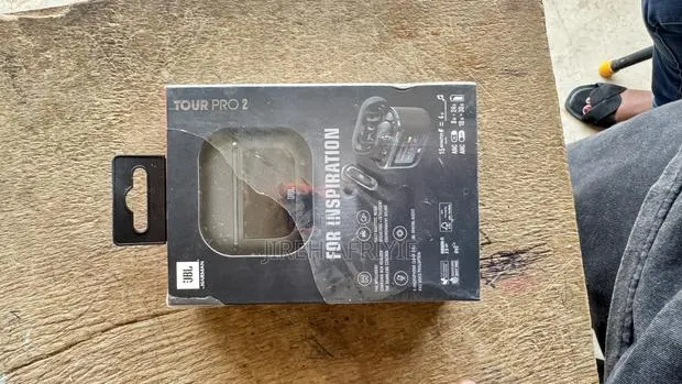 JBL Tour Pro 2 · Photo 1