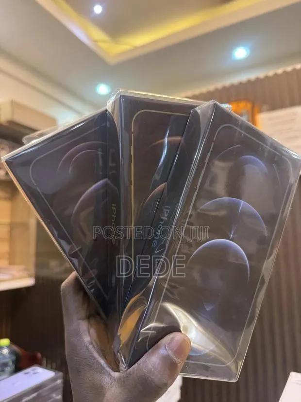 New Apple iPhone 12 Pro Max 256 GB · Photo 1