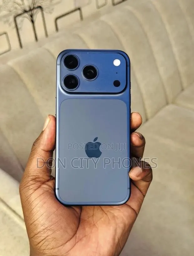 Apple iPhone 17 Pro Max 256 GB Blue · Photo 1