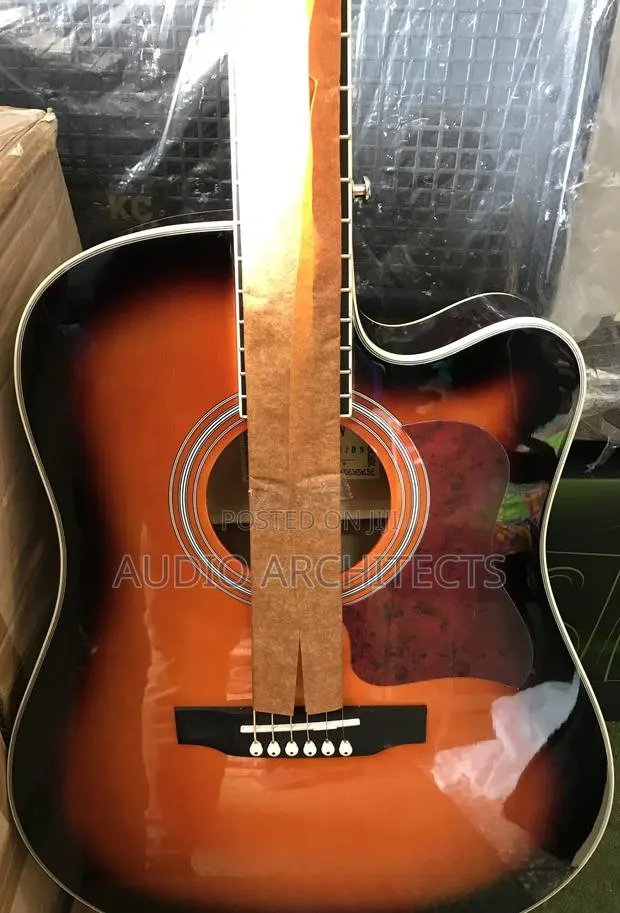 Acoustic Guitar Semi Givson · Photo 1
