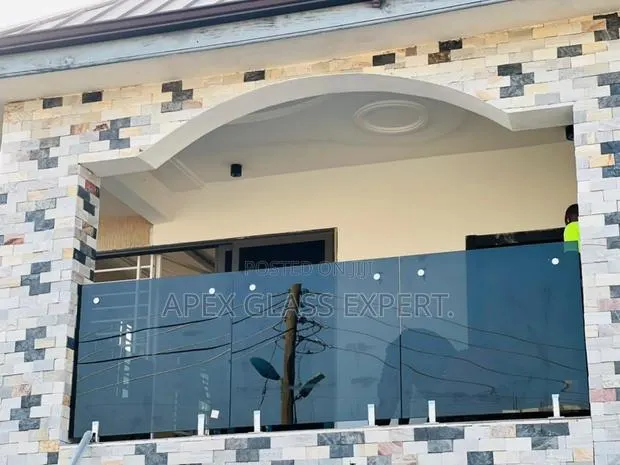 Spigot System Balustrade With Railing Support by Apexglass. · Photo 1
