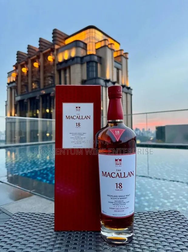 Macallan Sherry Oak 18yr Single Malt Whisky 70cl · Photo 1
