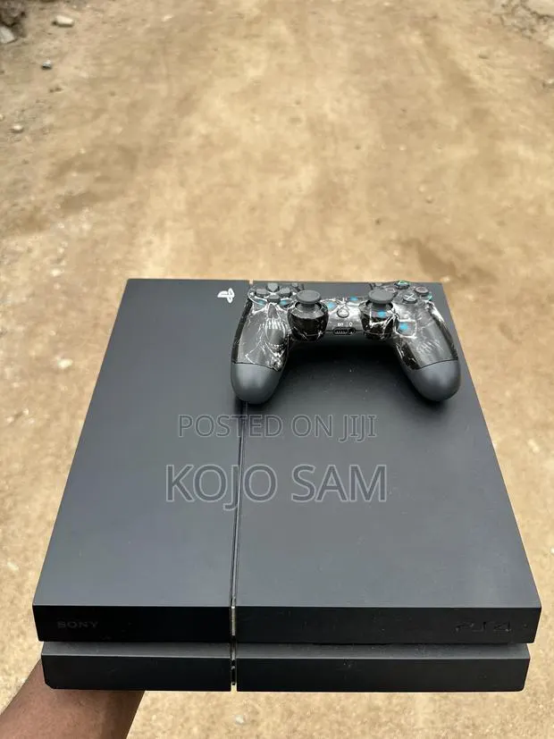 Ps4 Standdard With 13 Solid Games · Photo 1