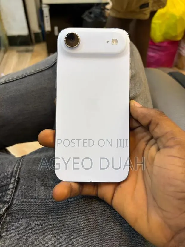 New Apple iPhone Air 256 GB White · Photo 1