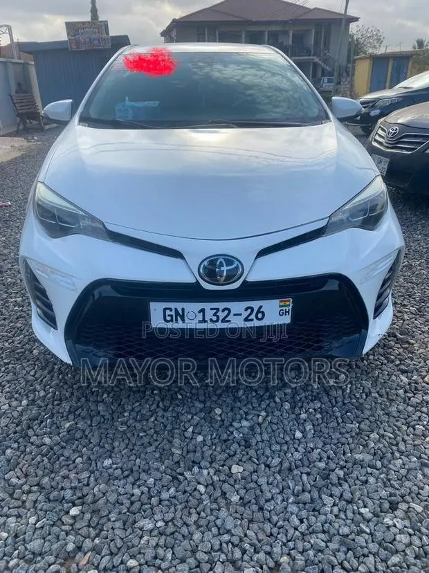 Toyota Corolla SE Special Edition 4dr Sedan (1.8L 4cyl CVT) 2017 White · Photo 1