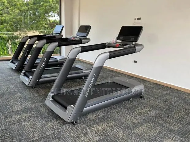 GYMOST Commercial Robust Treadmill 200kg · Photo 1