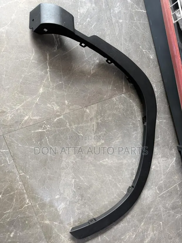 Toyota Corolla Cross 2020-23 Over Fender Moulding · Photo 1