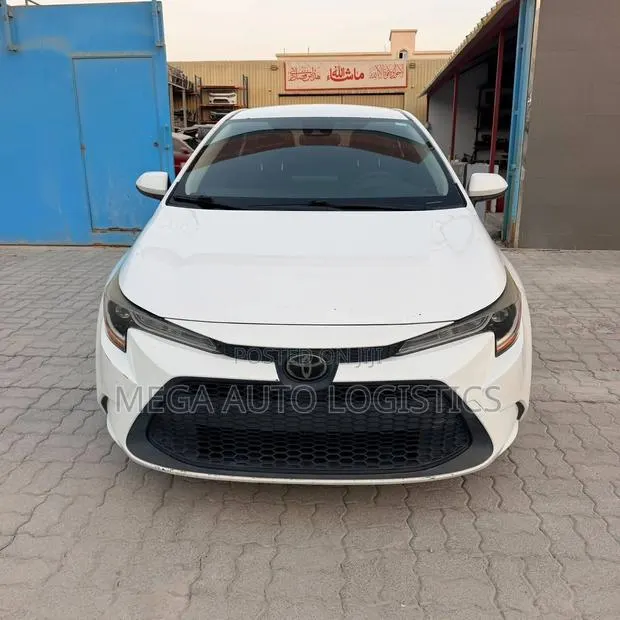 Toyota Corolla LE 2020 White · Photo 1