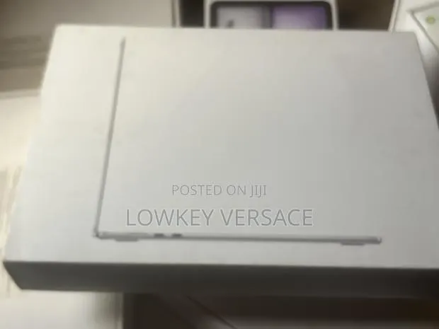 New Laptop Apple MacBook Air 2024 M3 15-inch 16GB Apple M3 SSD 512GB