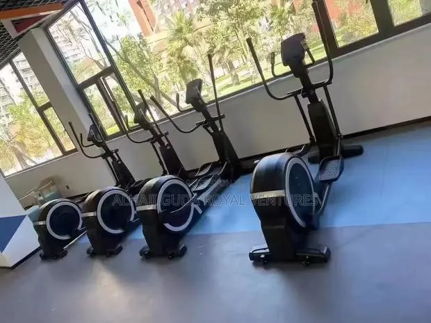 Commercial Elliptical/Cross Trainer · Photo 1