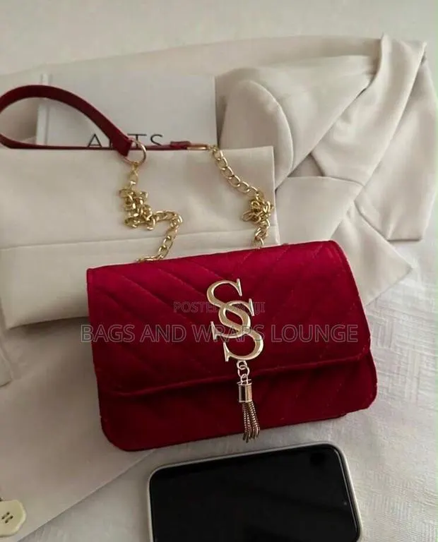 Bags And Wraps Lounge · Photo 1