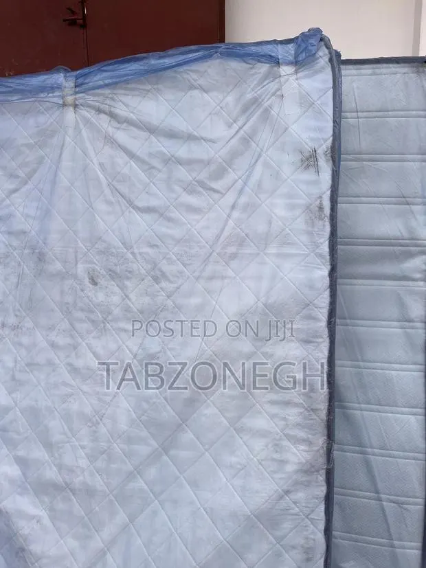 12 Inches Queen Size Home Used Mattresses · Photo 1