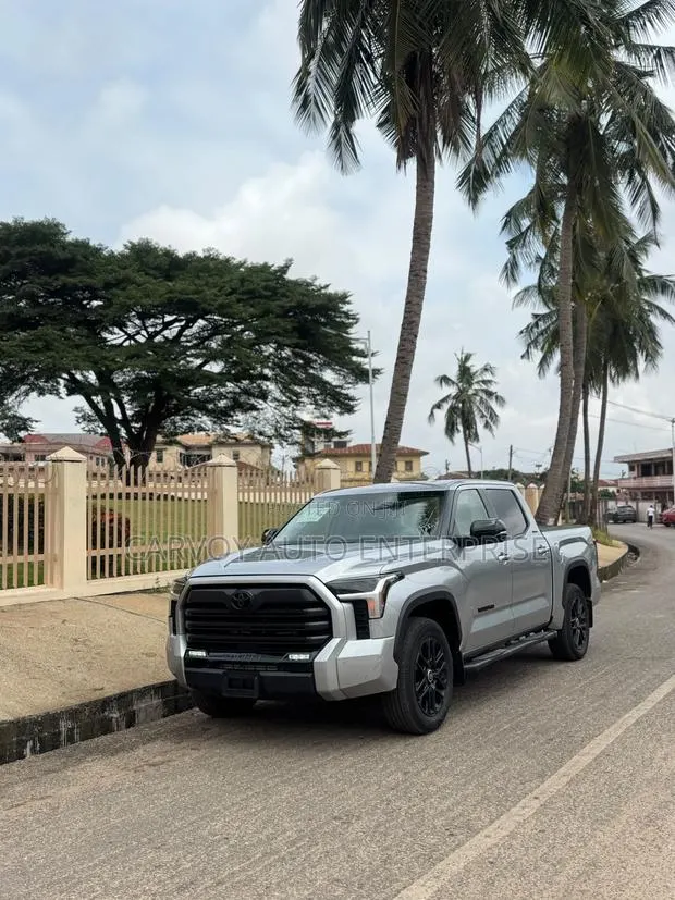 Toyota Tundra Limited CrewMax 5.5' Bed 2024 Silver
