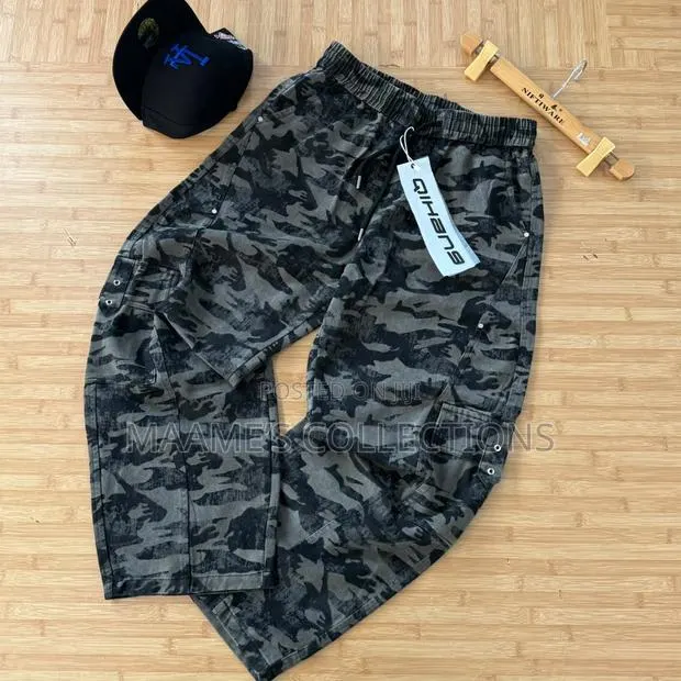 Men’S Baggy Cargo Pants Khaki Side Pockets · Photo 1