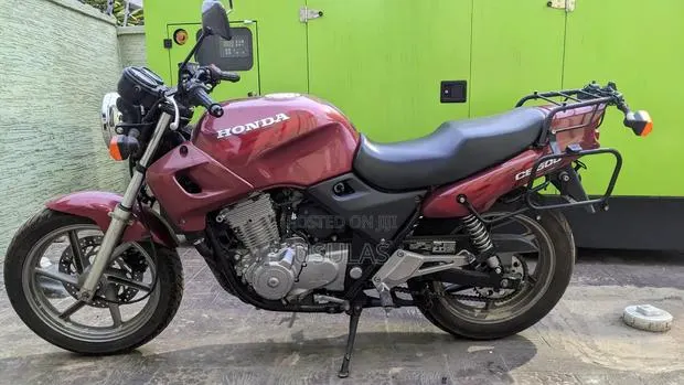 Honda CB 2003 Red · Photo 1