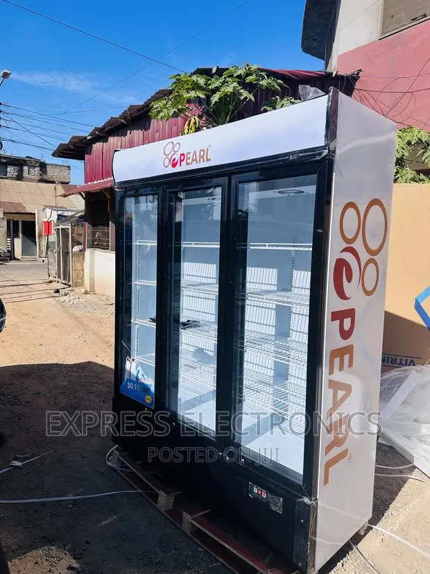 See-Through 3doors Display Fridge Pearl PVC-150 · Photo 1