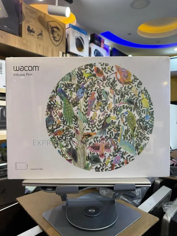 Wacom Intuos Pro Medium Bluetooth Professional Graphic Drawing Tablet · Photo 1