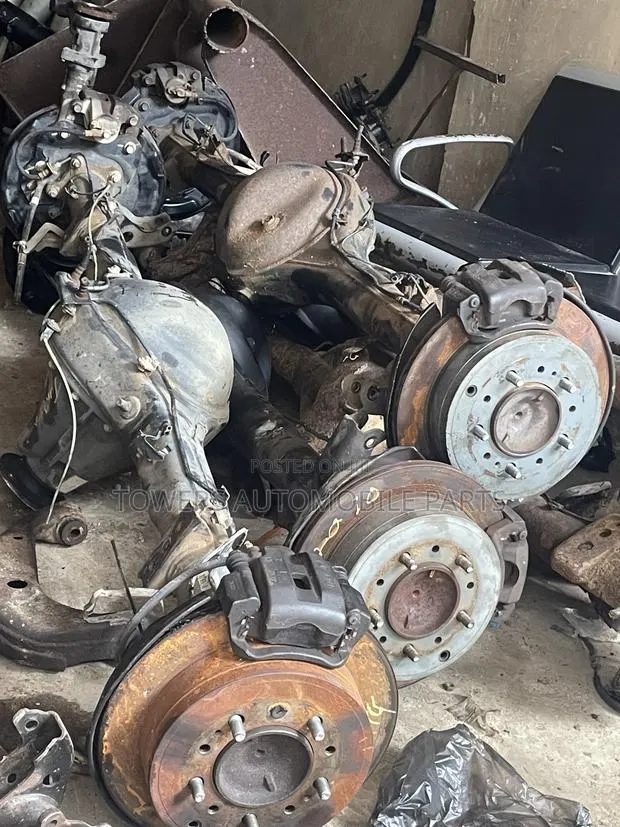 Toyota Tundra 2007-2022 Back Axle Complete · Photo 1