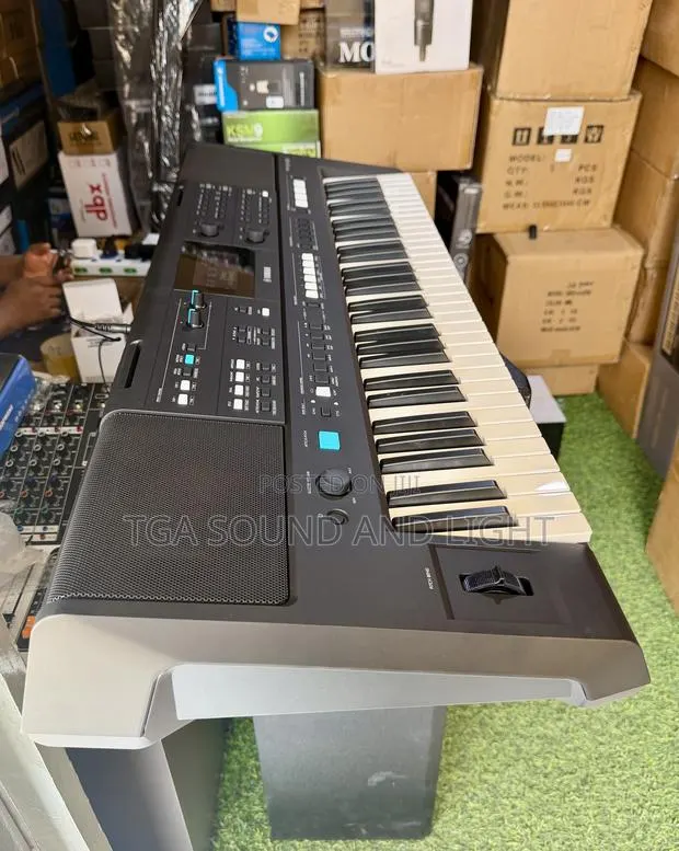 Yamaha PSR-E483 61 Keys Keyboard · Photo 1
