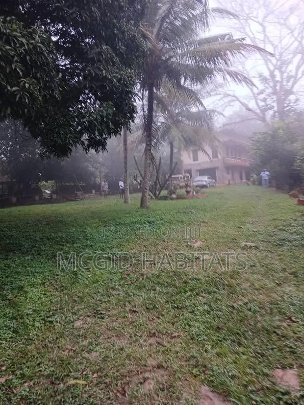 18 Plot of Land With 4 Bedrooms for Sale, Peduase · Photo 1