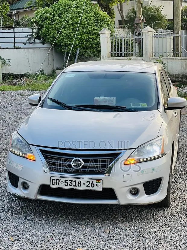 Nissan Sentra SR 4dr Sedan (1.8L 4cyl CVT) 2014 Gray · Photo 1