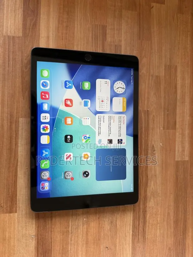 Apple iPad 10.2 (2020) 64 GB Silver · Photo 1