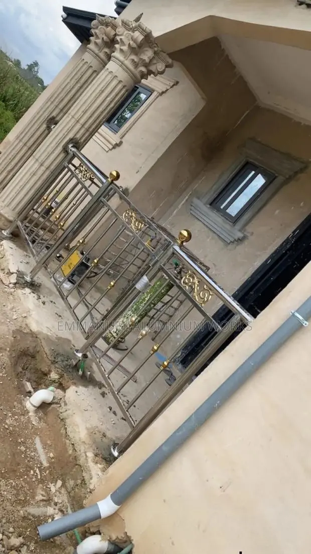C26 Gold Design One Stainless Balustrade · Photo 1