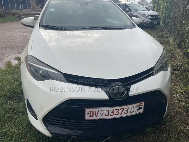 Toyota Corolla LE (1.8L 4cyl 2A) 2019 White · Photo 1