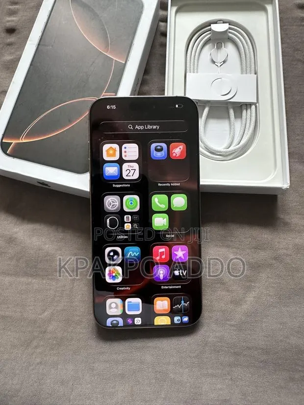Apple iPhone 16 Pro Max 256 GB Gold · Photo 1