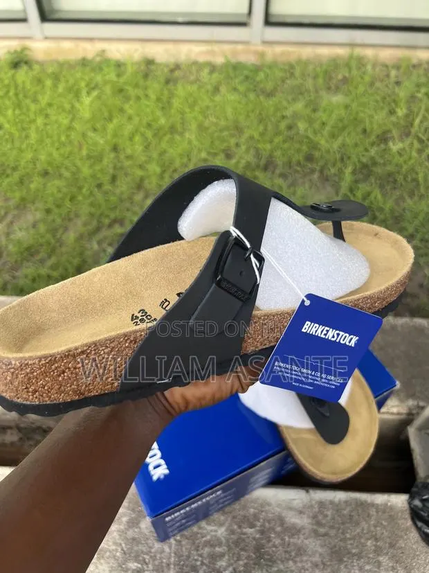 Black Birkenstock Gizeh Slippers · Photo 1