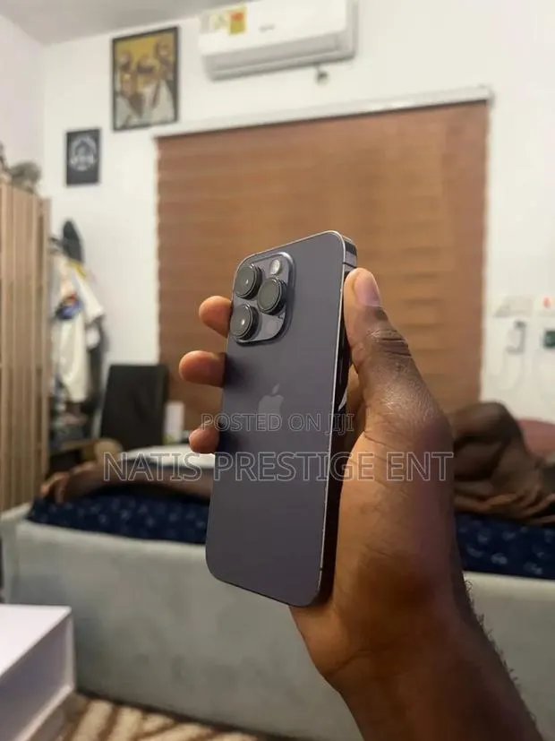 Apple iPhone 14 Pro 128 GB Gray · Photo 1
