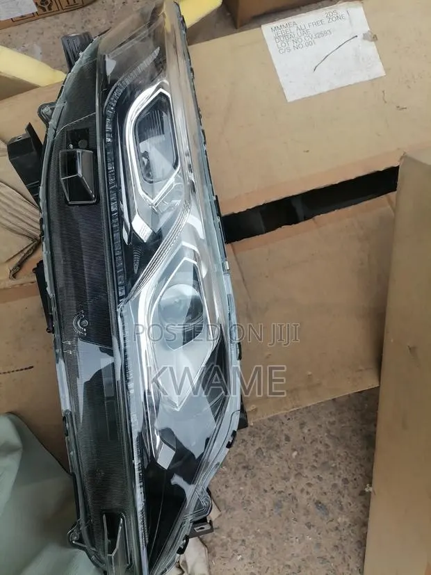 Mitsubishi Eclipse Cross 2017-2021 Headlights (R) Led · Photo 1