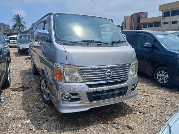 Nissan Caravan (Urvan) 2008 Silver · Photo 1