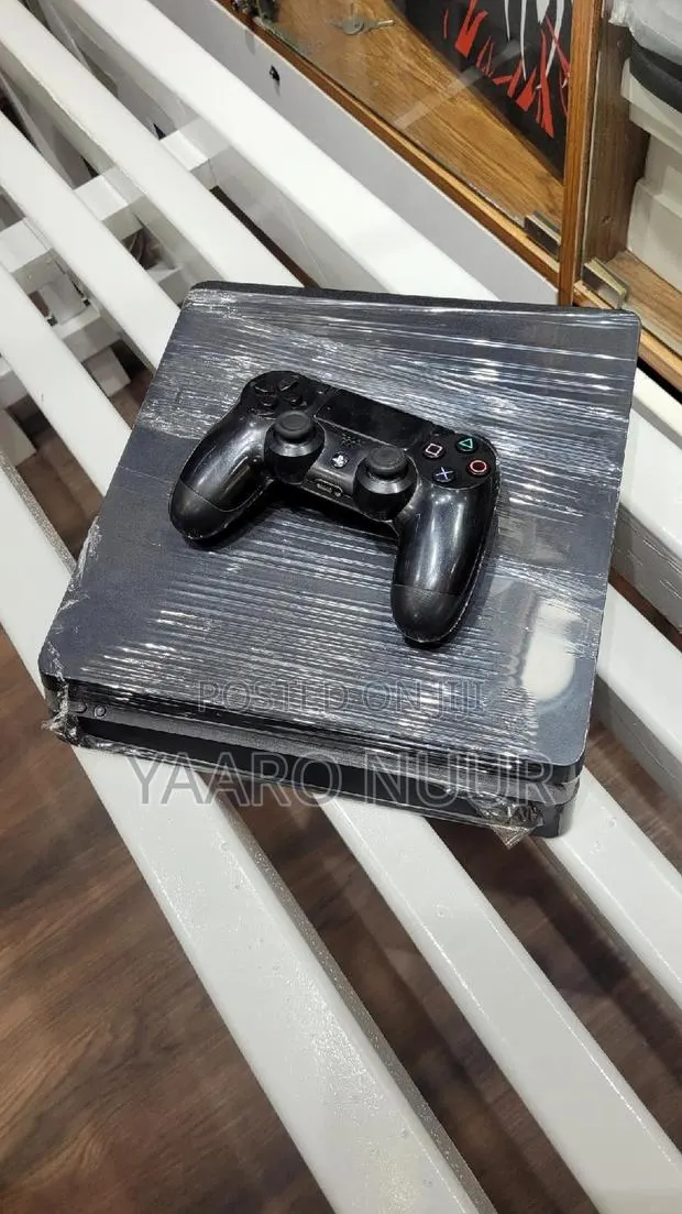 Ps4 Slim With 6 Jailbreak Games · Photo 1