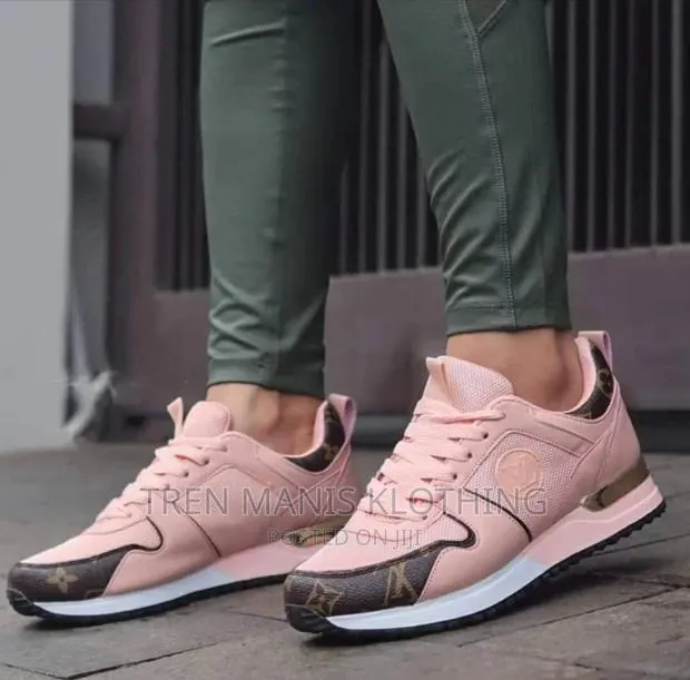 Louis Vuitton Sneakers · Photo 1