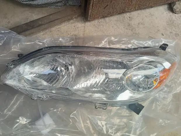 Toyota Matrix 2009,2010,2011,2012 Headlight Pair · Photo 1