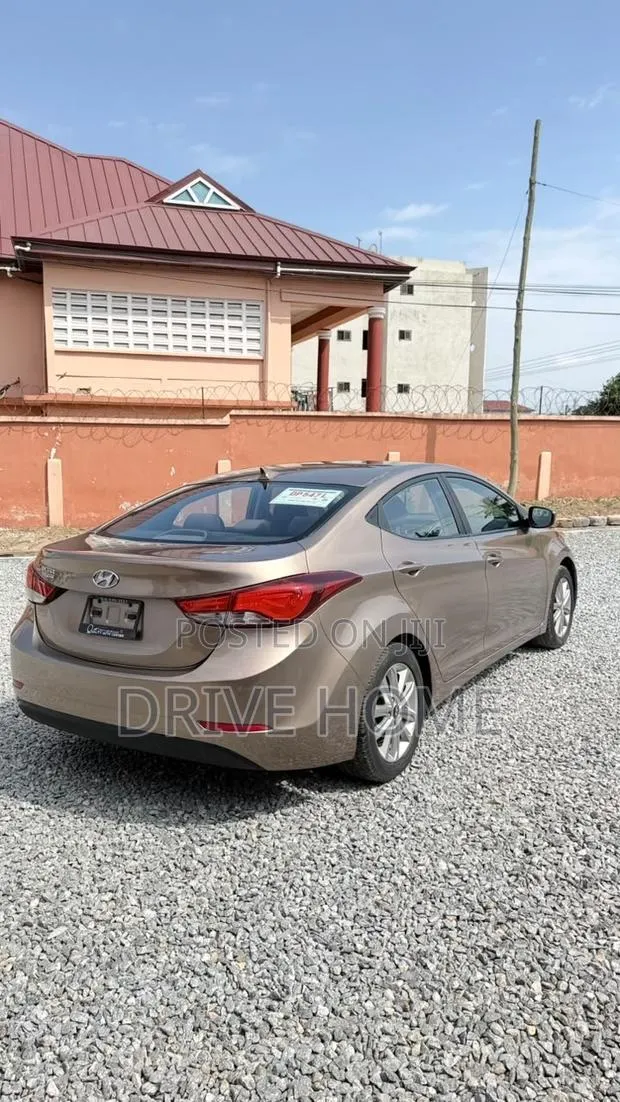 Hyundai Elantra 2015 · Photo 4