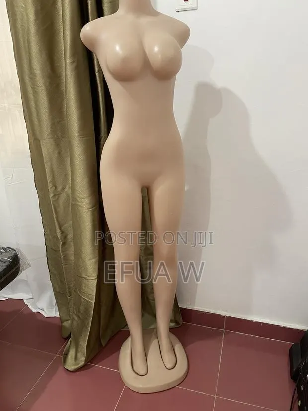 Female Mannequin · Photo 1