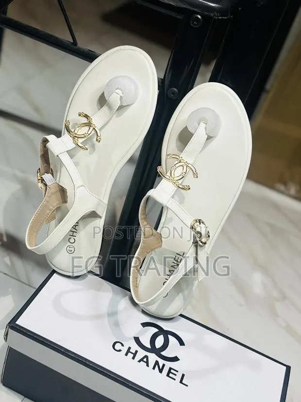 White Sandals _ Ladies Chanel Slippers · Photo 1