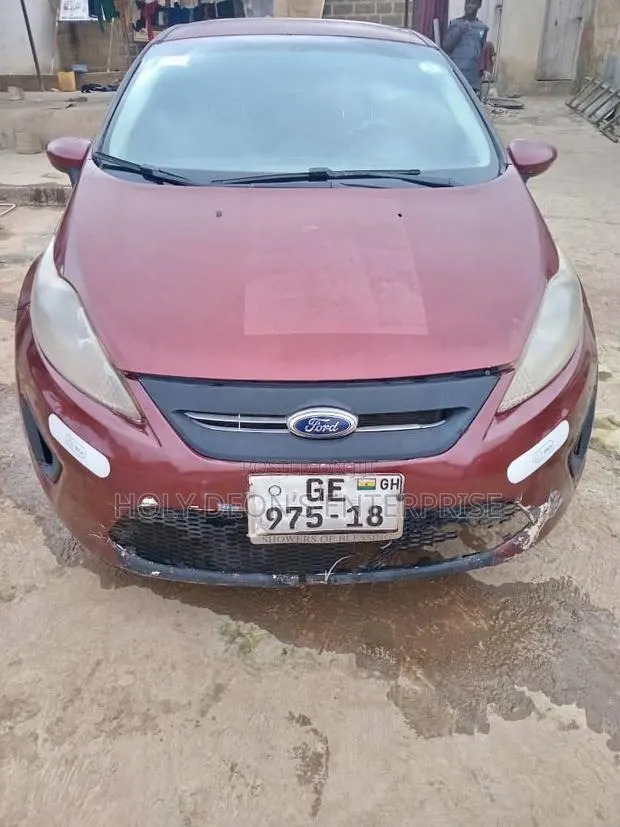 Ford Fiesta SE Hatchback 2012 Brown · Photo 1