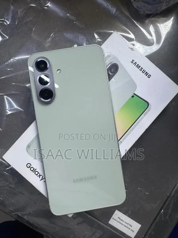Samsung Galaxy A56 128 GB Green · Photo 1