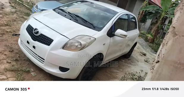 Toyota Vitz 2011 White · Photo 1