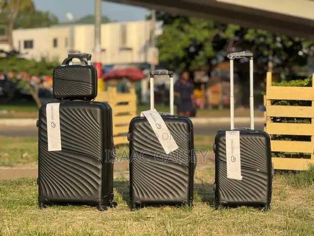 4 in 1 High Durability Anticrake Luggages Set · Photo 1