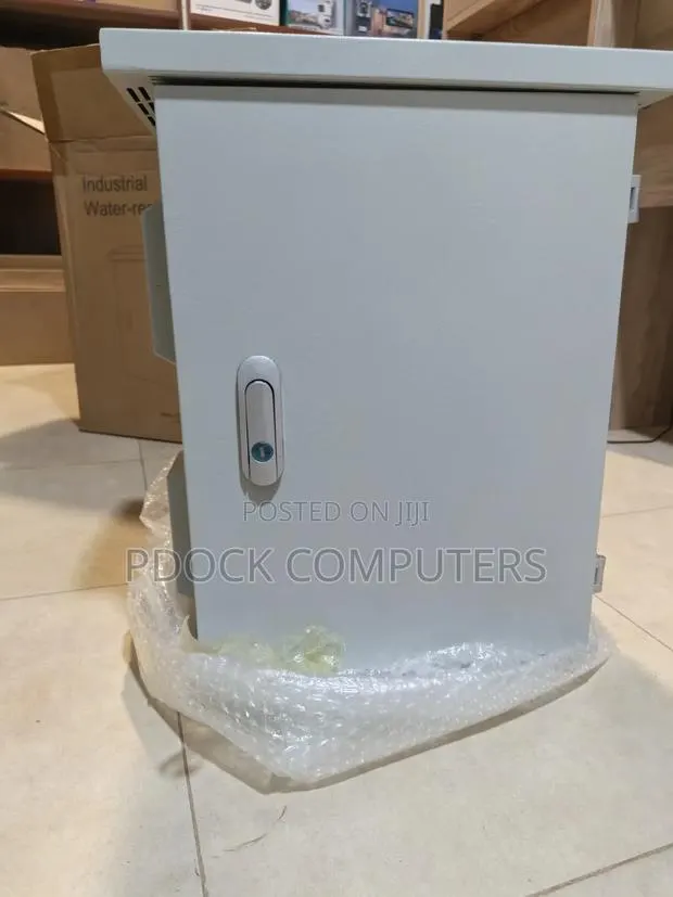 Industrial Water-Resistant Box Outdoor IP65/IP67 · Photo 1