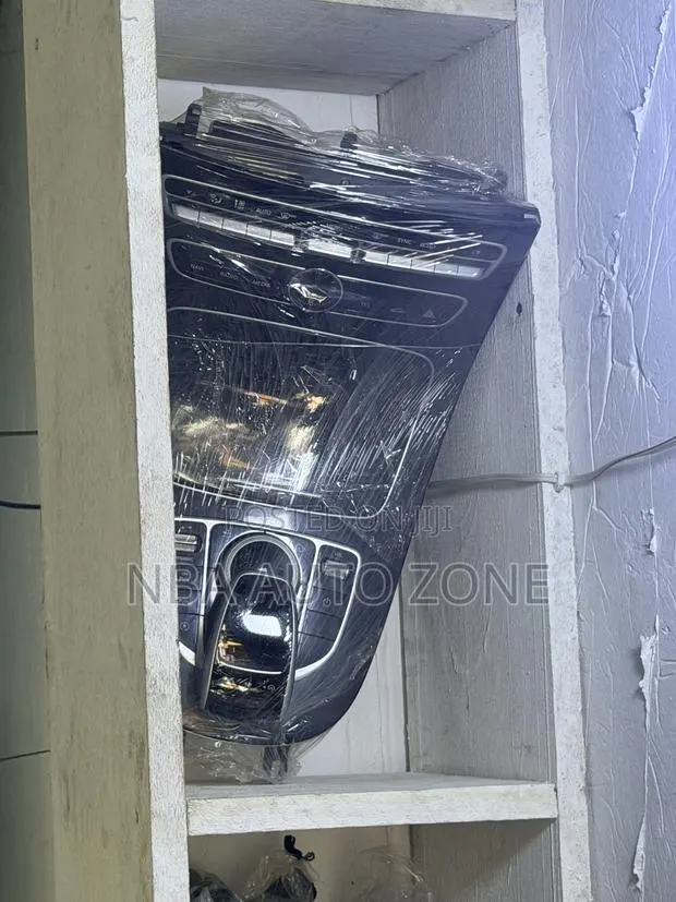 Mercedes-Benz E-Class 2016-2020 Complete Center Console Piano · Photo 1