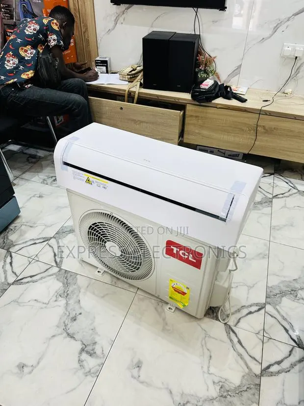 Ultra Modern Sleek Air Conditioner Tcl. 1.5hp White · Photo 1